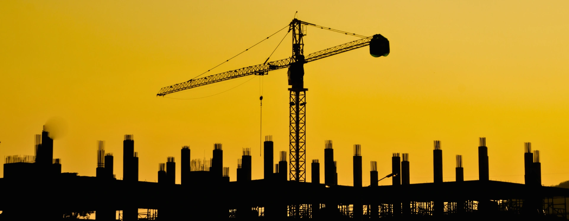 Building Contractor in Dubai working on a large-scale construction project